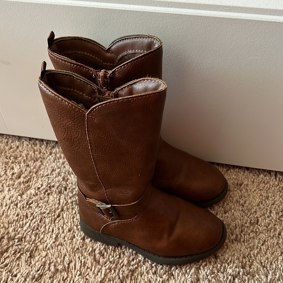 Brown rider boots purchased from kohls this winter.  Barely worn - Picture 2 of 5